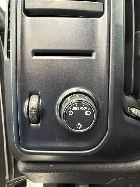 Used 2018 Chevrolet Silverado 1500 Custom RWD image 24