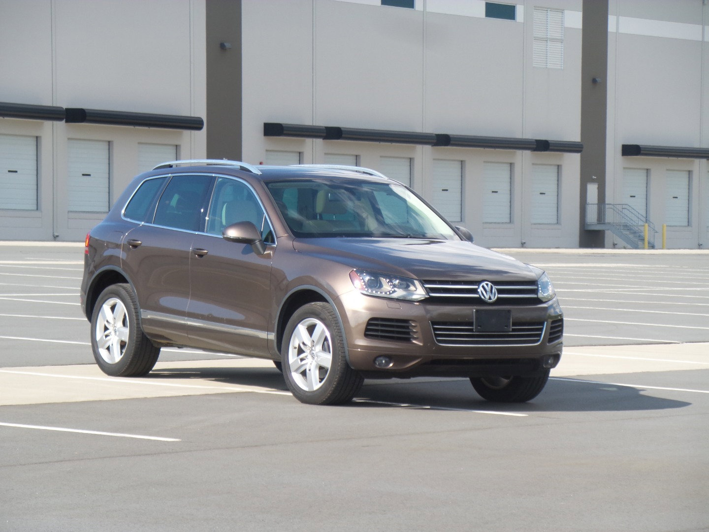 Used 2013 Volkswagen Touareg VR6 image 7
