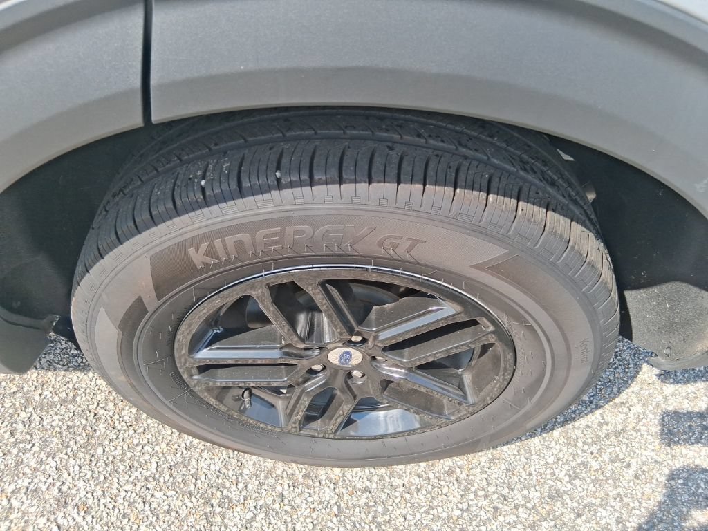 Used 2025 Ford Explorer Active AWD/4WD image 10