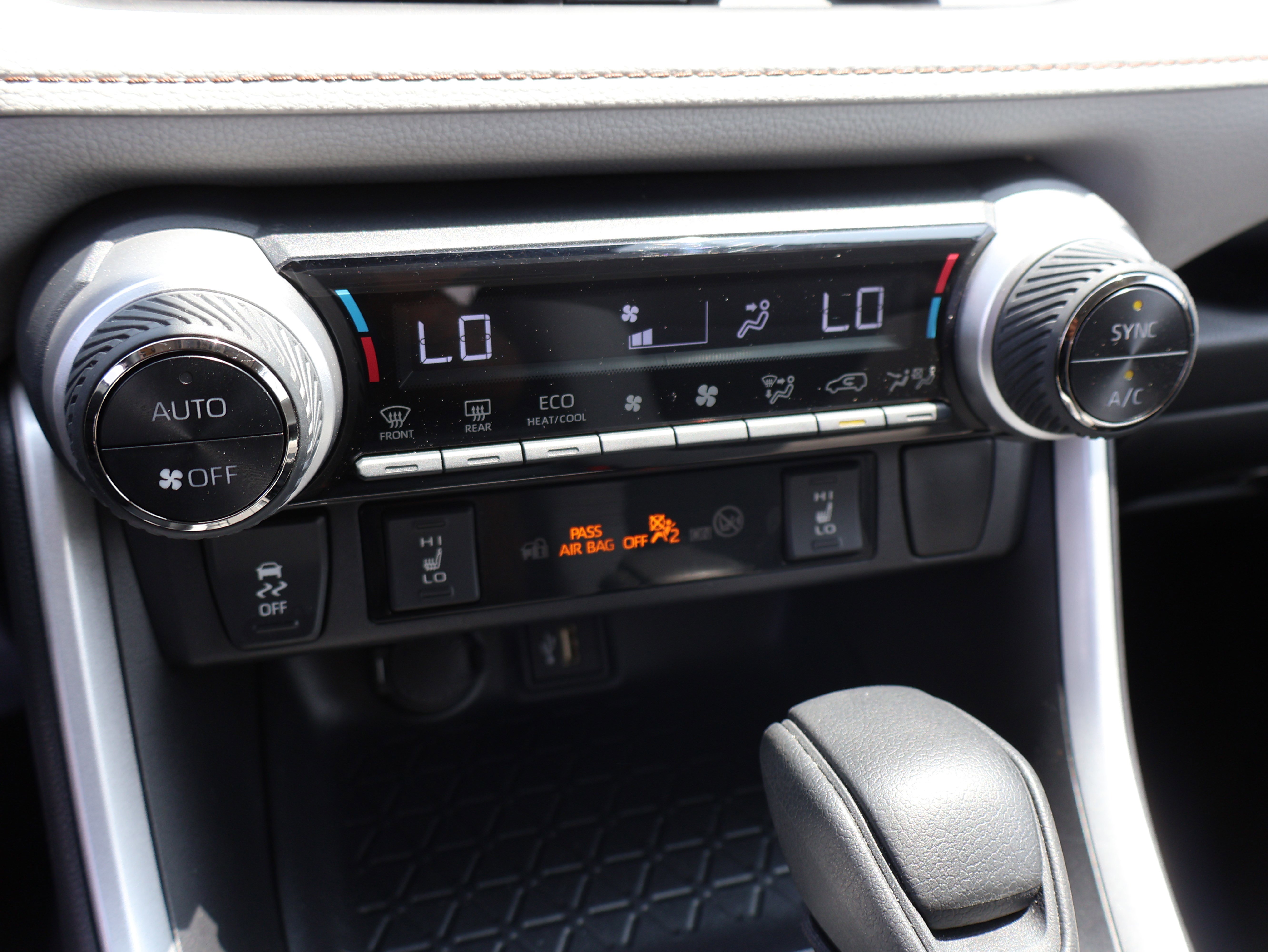Used 2025 Toyota RAV4 XLE w/ Convenience Package AWD/4WD image 25