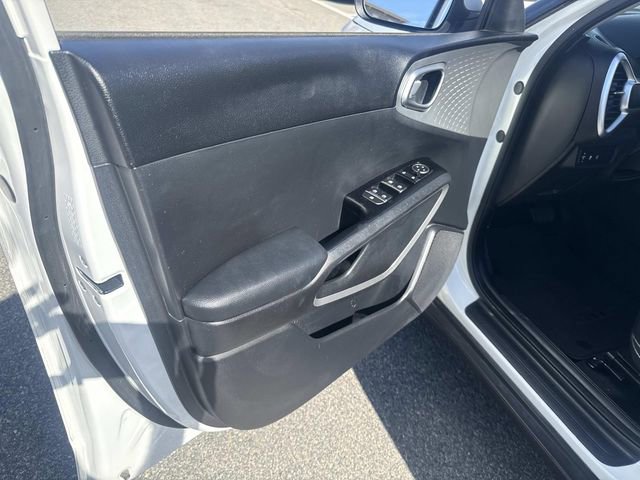 Used 2023 Kia Soul LX image 18
