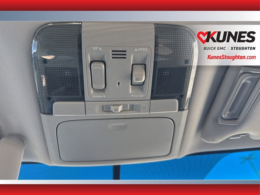 Used 2011 Subaru Outback 2.5i Limited w/ PWR Moonroof Pkg image 33