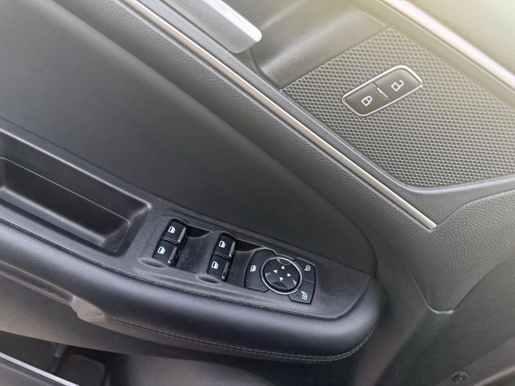 Used 2023 Ford Edge SEL w/ Convenience Package image 11