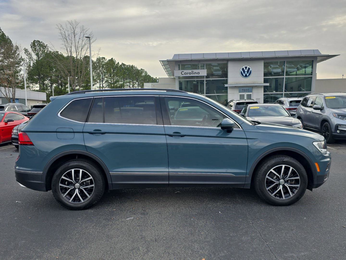 Used 2021 Volkswagen Tiguan SE image 4
