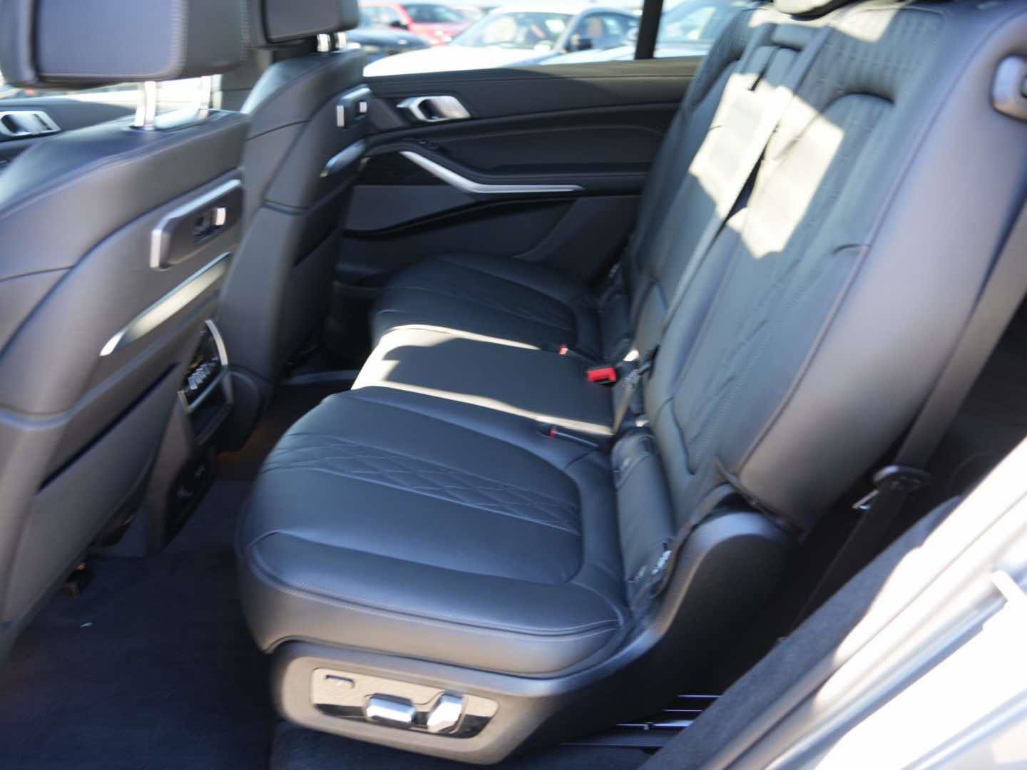 New 2026 BMW X7 M60i w/ Executive Package image 17