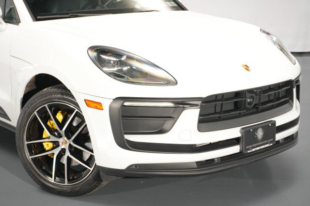 Used 2023 Porsche Macan AWD/4WD image 7