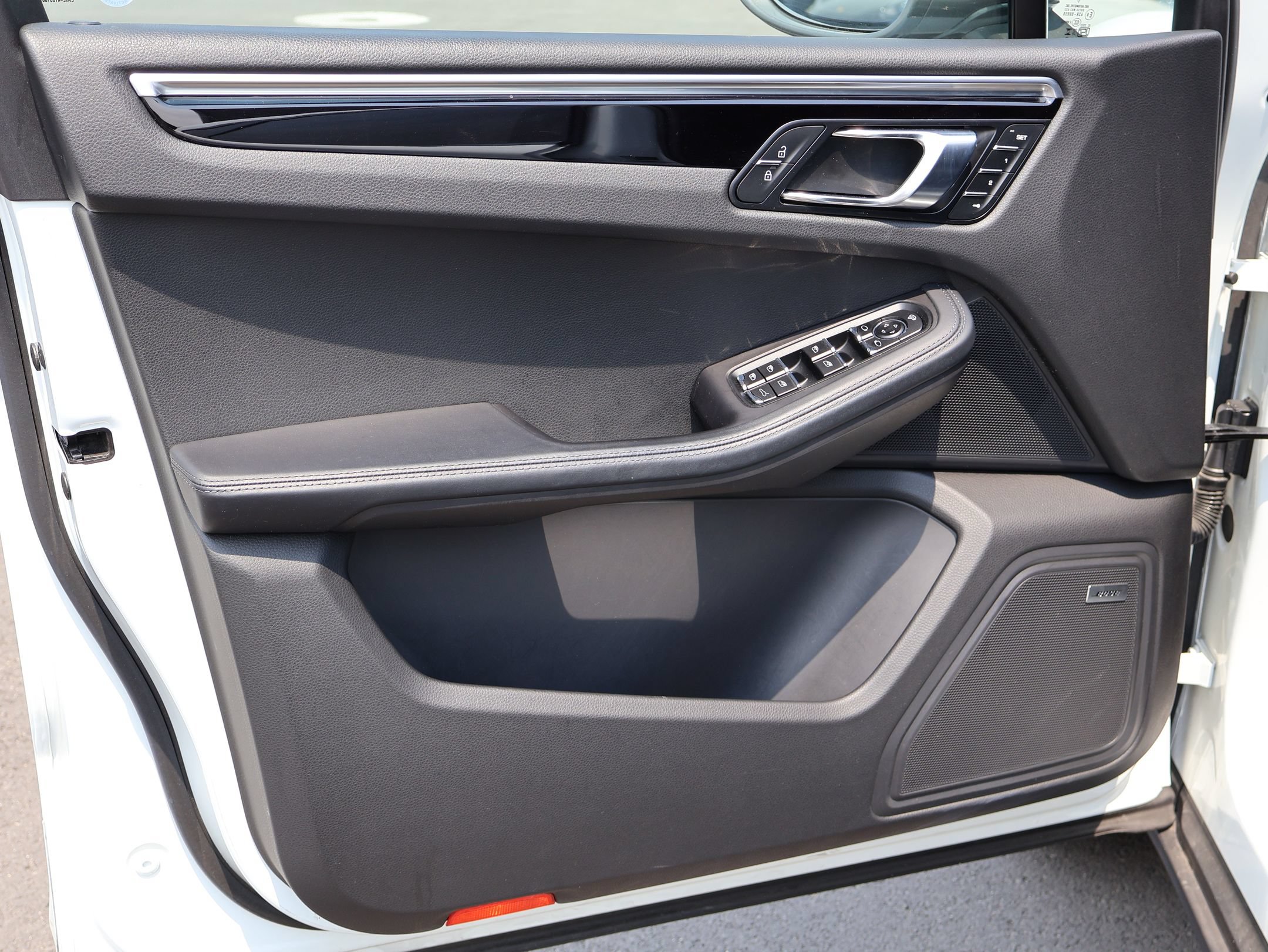 Certified 2023 Porsche Macan Turbo AWD/4WD image 15
