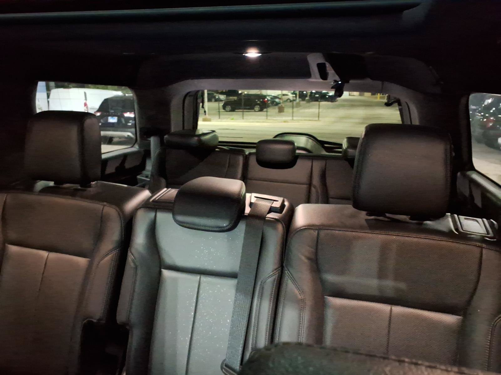 Used 2018 Ford Expedition XLT w/ Equipment Group 202A AWD/4WD image 13