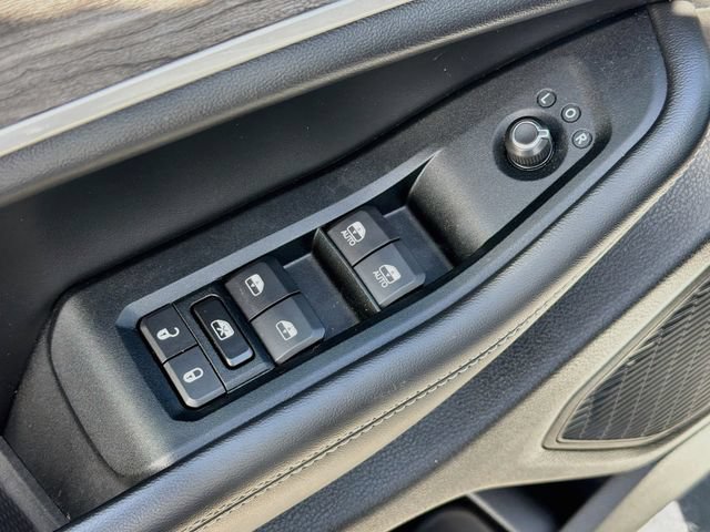 Used 2023 Jeep Grand Cherokee L Limited w/ Black Appearance Package RWD image 19