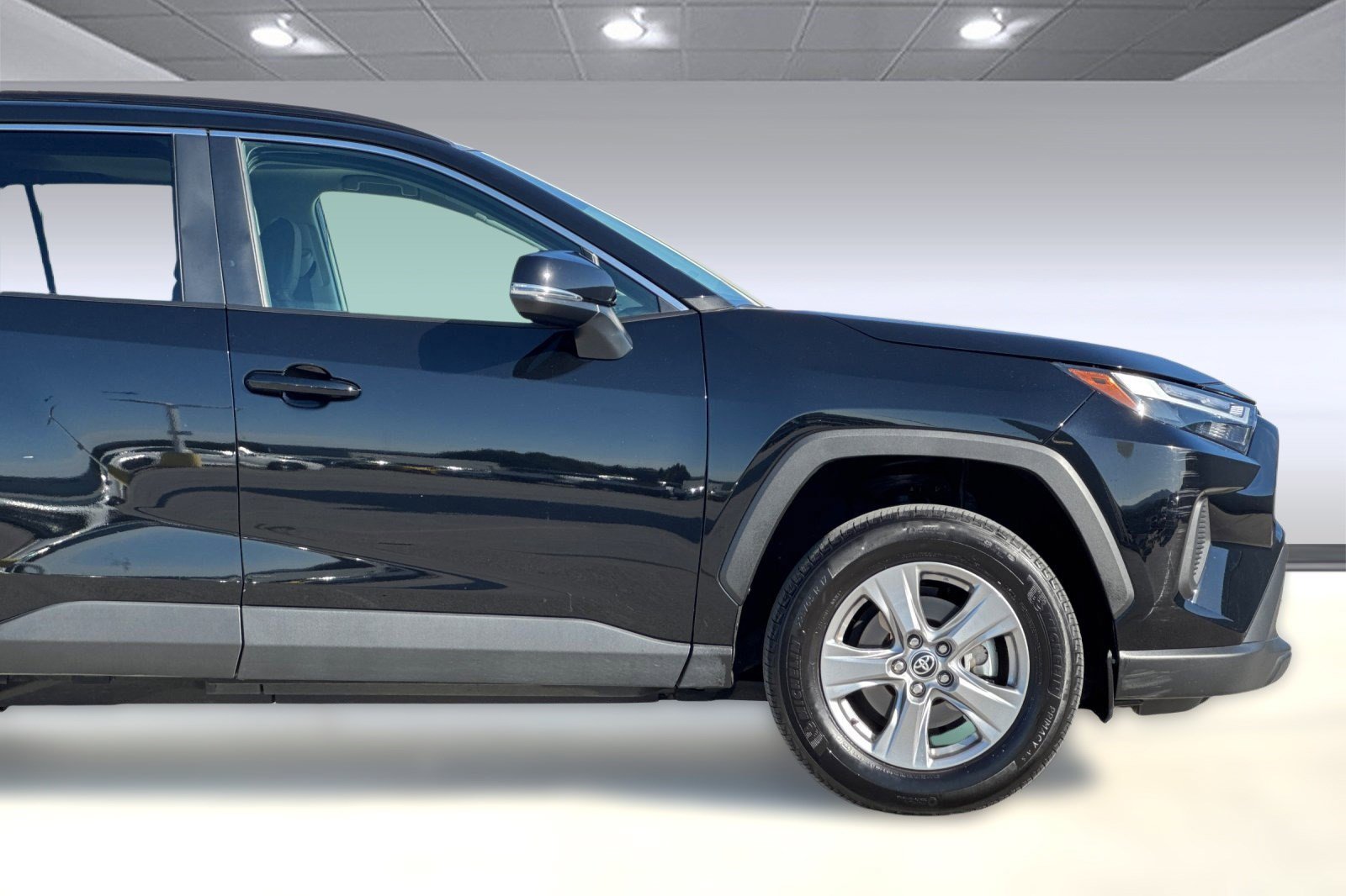 Used 2025 Toyota RAV4 XLE w/ Convenience Package image 34