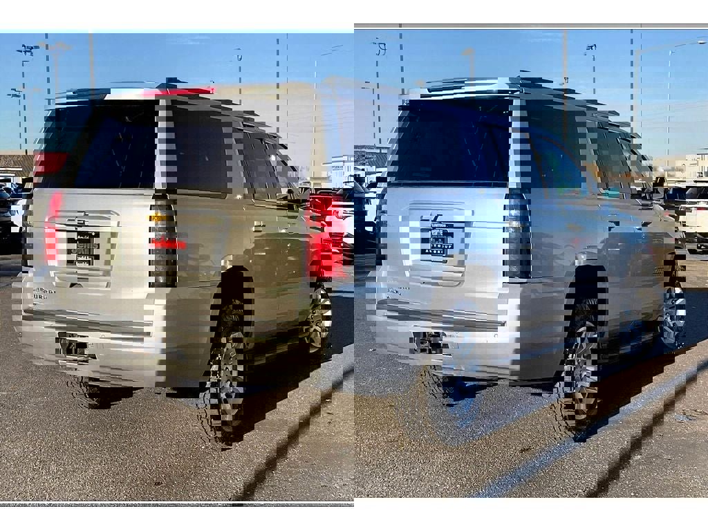 Used 2018 Chevrolet Suburban LT image 15