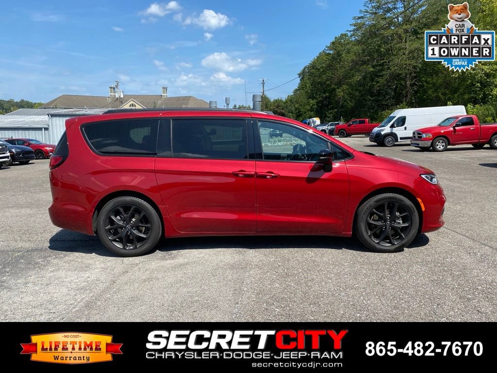 Used 2025 Chrysler Pacifica Limited FWD image 4