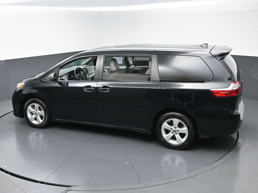 Used 2020 Toyota Sienna L FWD image 45
