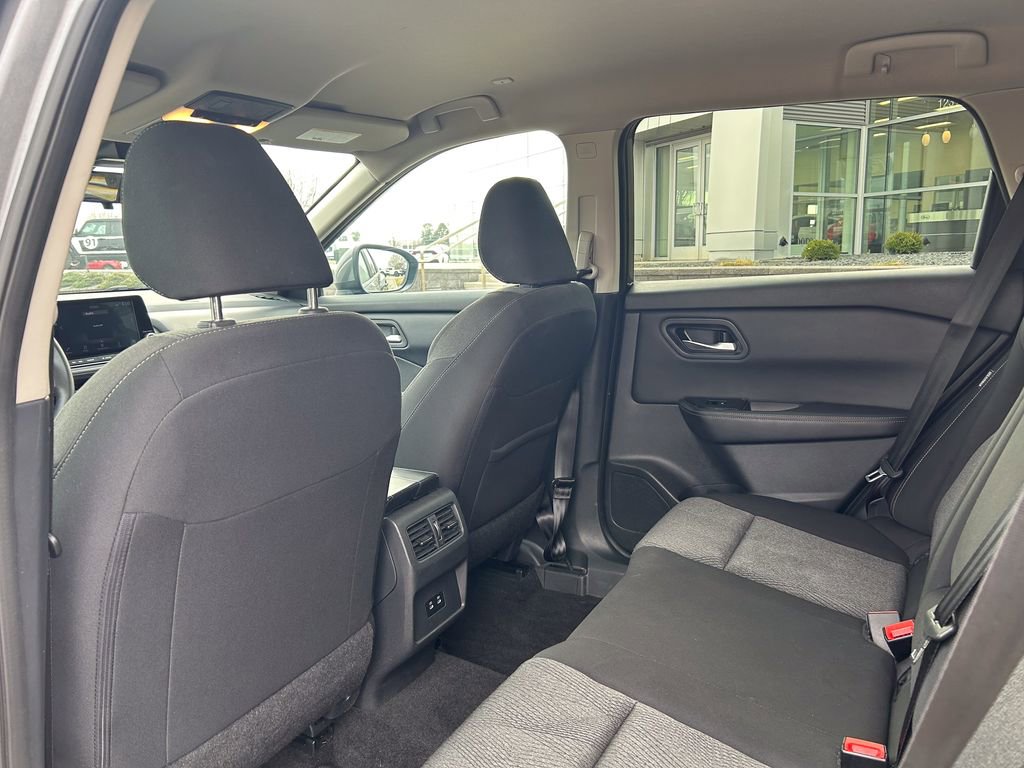 Used 2024 Nissan Rogue SV image 14