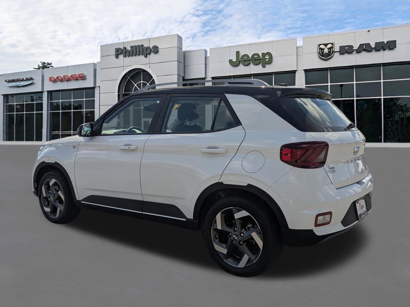 Used 2024 Hyundai Venue Limited image 5