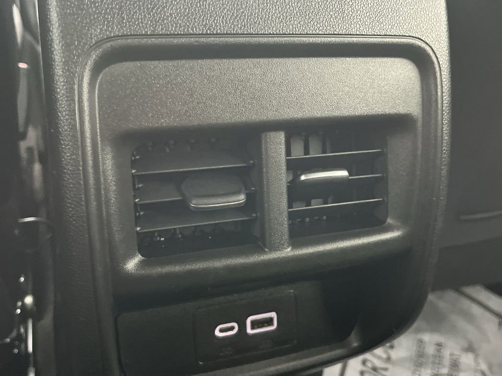 Used 2024 Cadillac XT4 Premium Luxury image 13