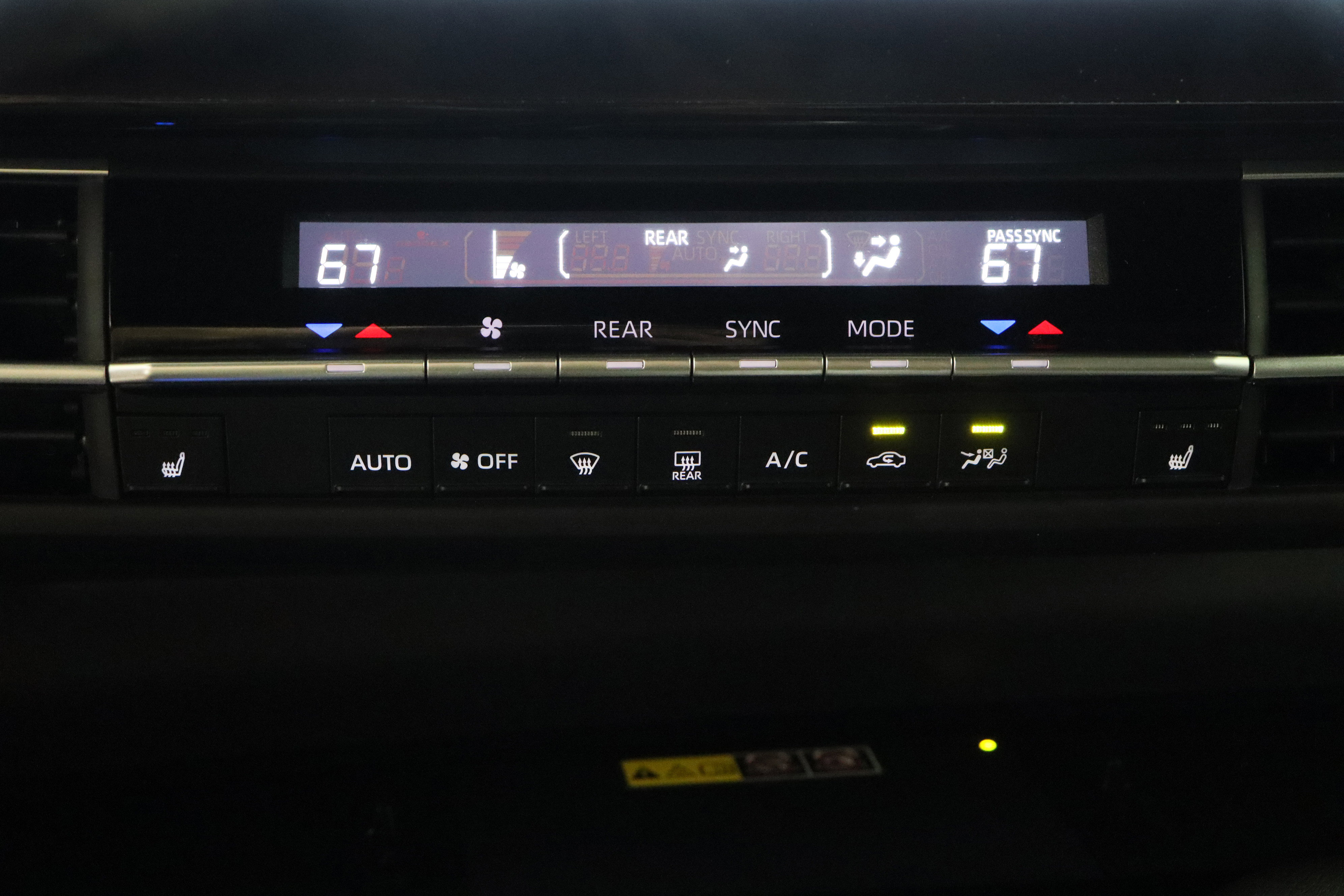 Used 2025 Toyota Sienna XLE Woodland Edition image 20