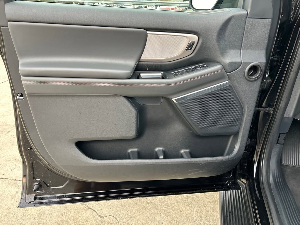 Used 2025 Ford Expedition Active image 12