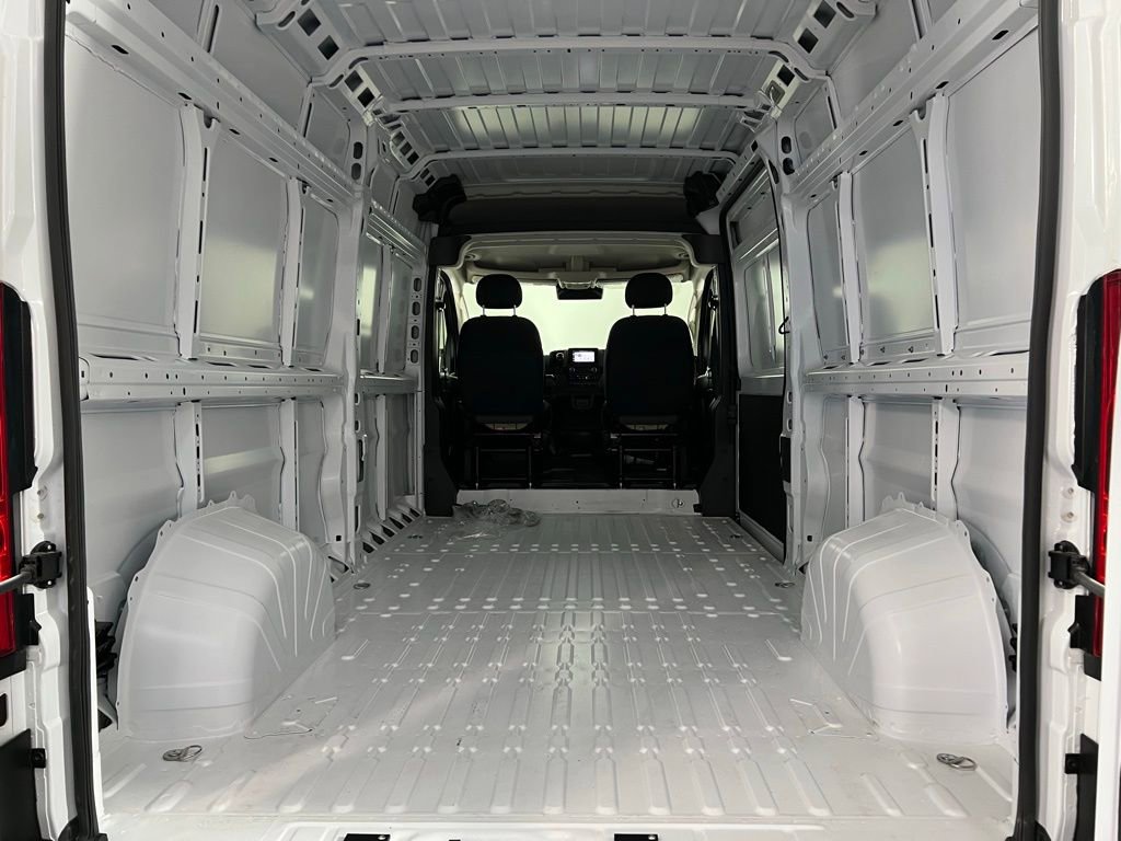 Used 2025 RAM ProMaster 2500 w/ Storage Group image 26