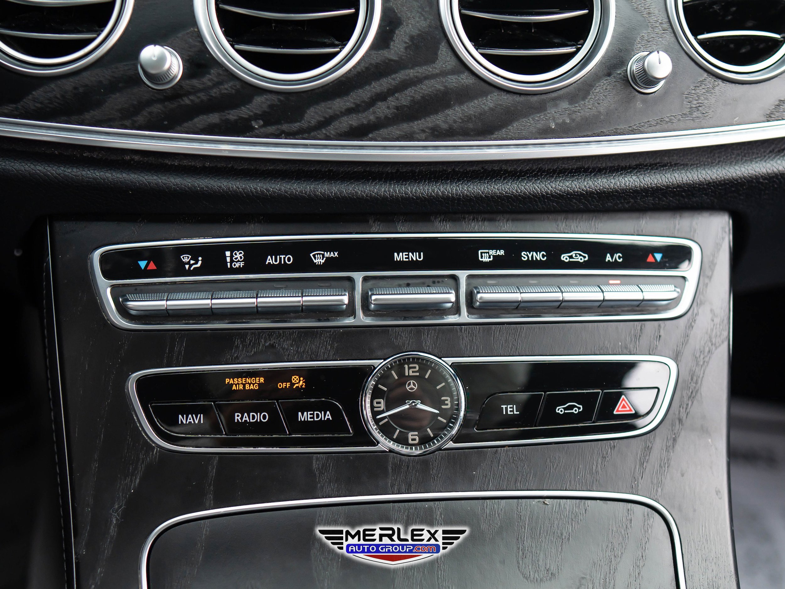 Used 2018 Mercedes-Benz E 400 4MATIC Sedan w/ Premium 3 Package image 32