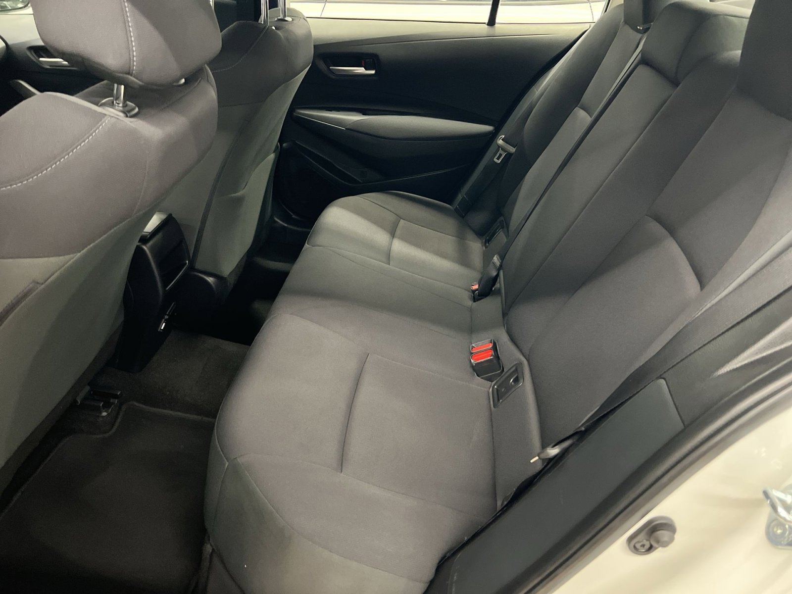 Used 2021 Toyota Corolla LE image 19