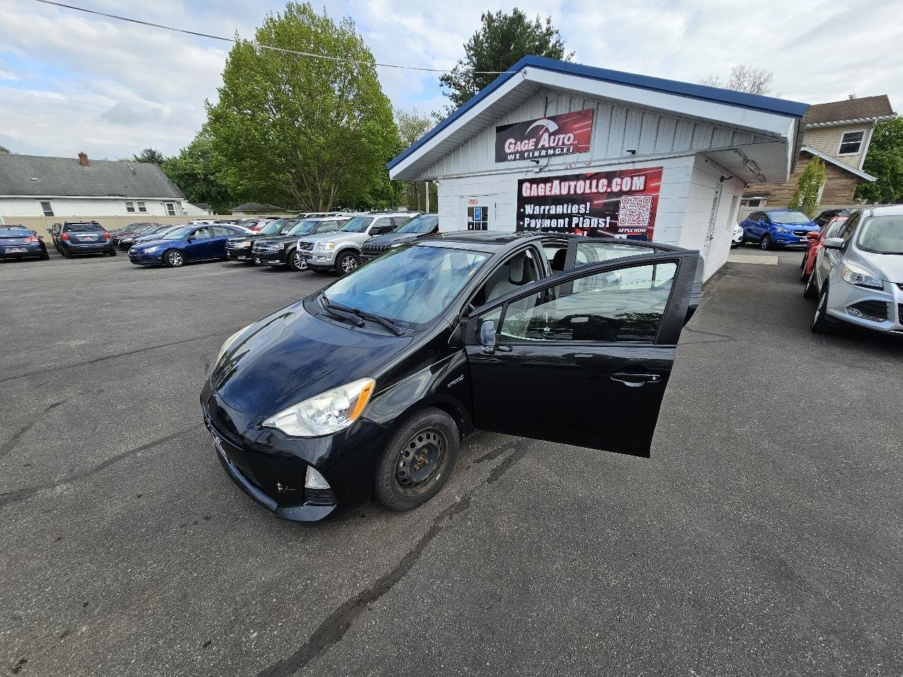 Used 2014 Toyota Prius C One FWD image 25