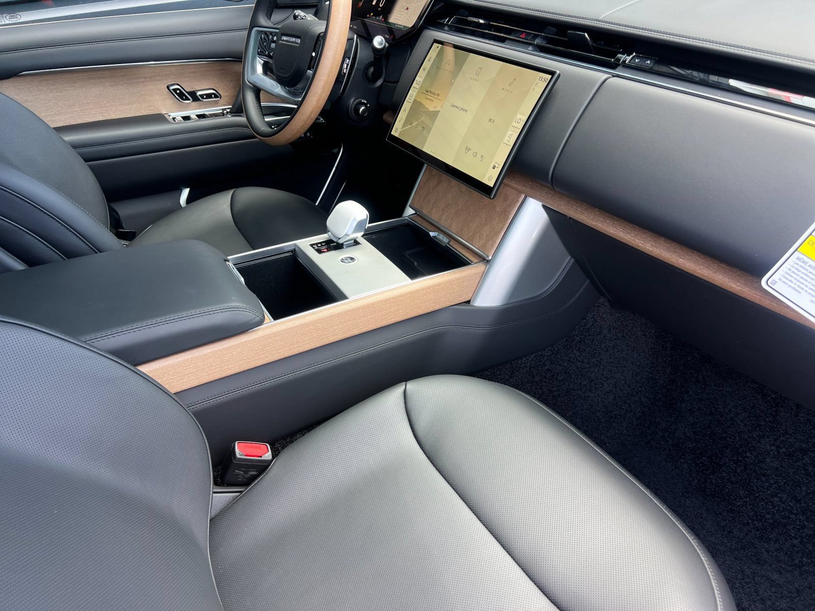 New 2026 Land Rover Range Rover SV AWD/4WD image 16