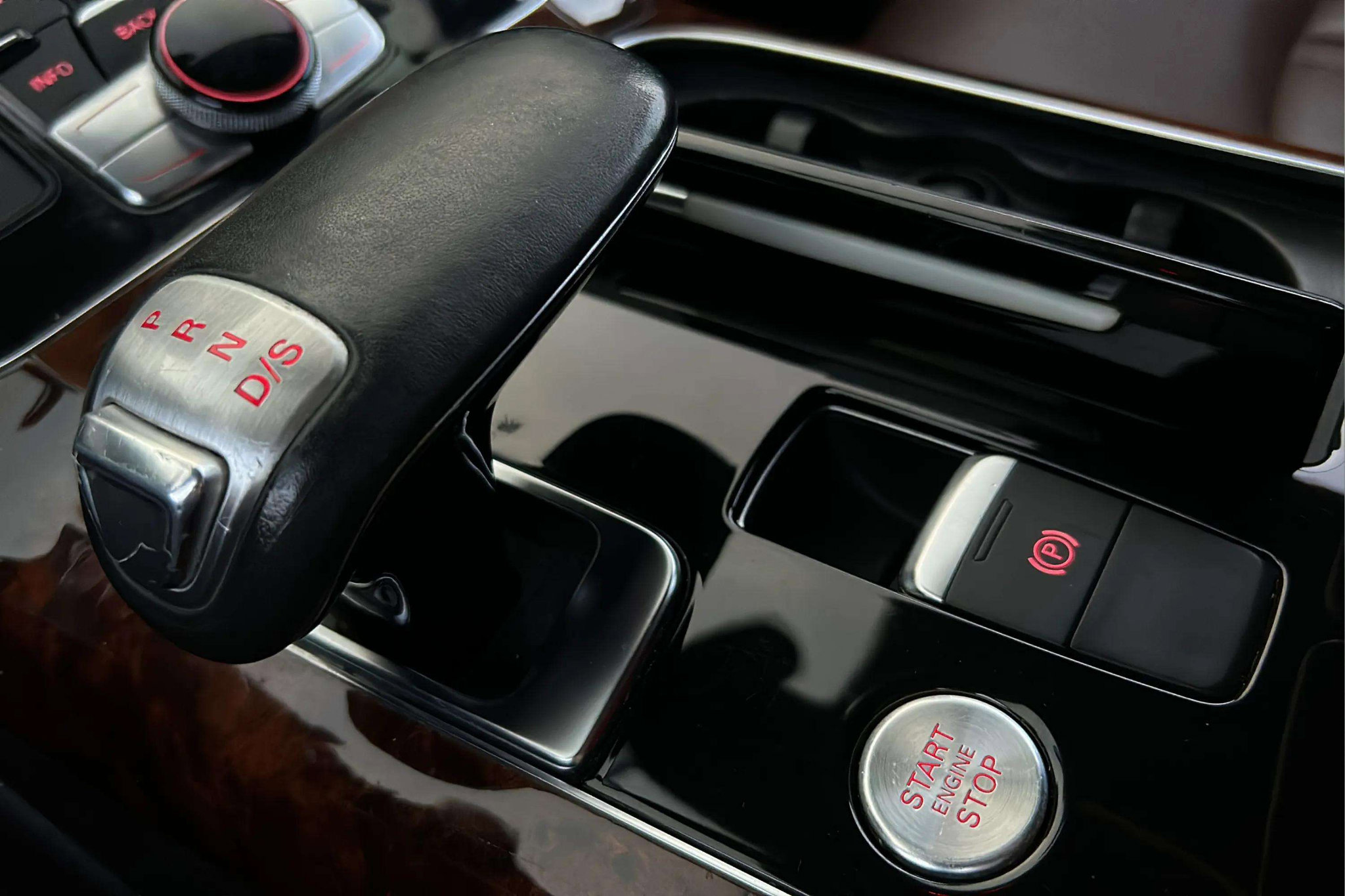 Used 2011 Audi A8 4.2 image 32