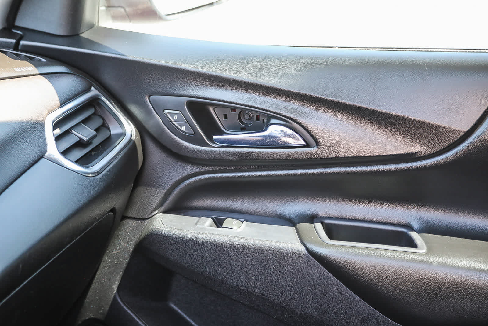 Used 2018 Chevrolet Equinox LT FWD image 20