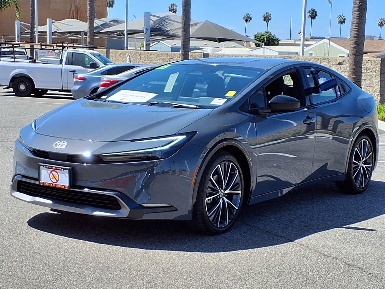 Certified 2025 Toyota Prius XLE FWD image 3