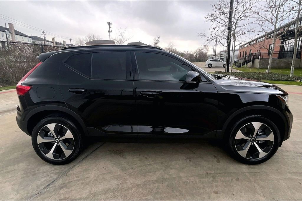 New 2026 Volvo XC40 B5 Plus AWD/4WD image 14
