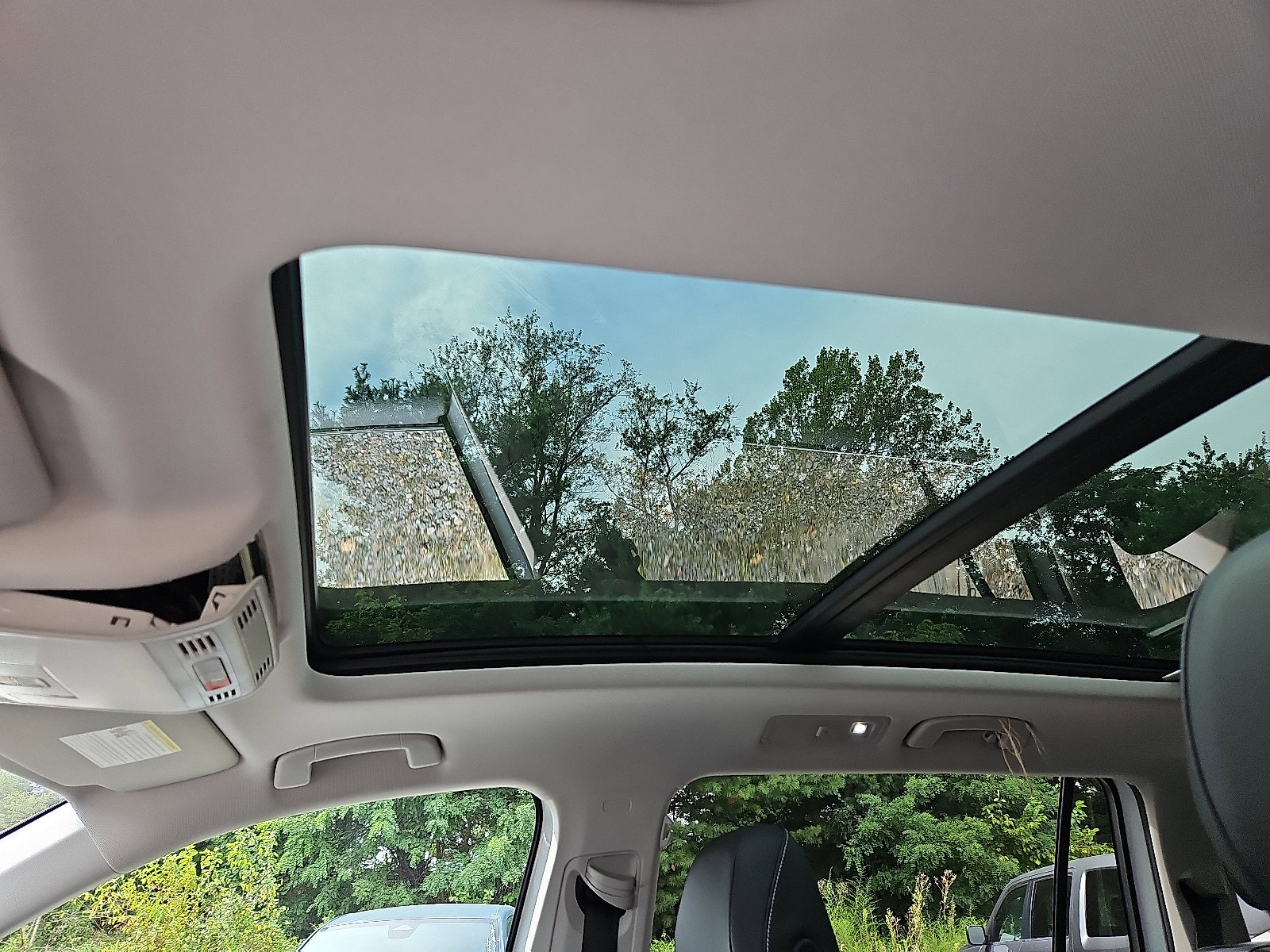 Used 2021 Volkswagen Tiguan SEL w/ 3rd Row Seat Package image 15