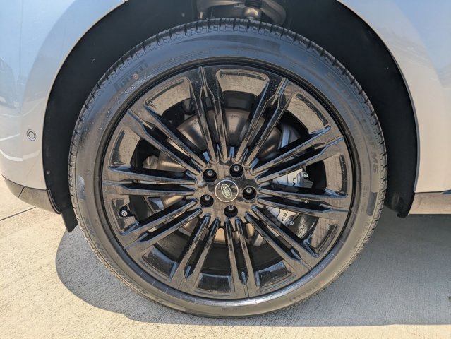 New 2025 Land Rover Range Rover SE image 10