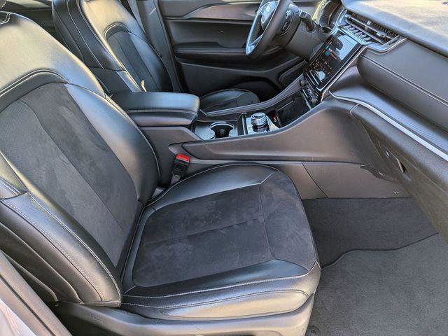 Certified 2024 Jeep Grand Cherokee L Laredo image 30