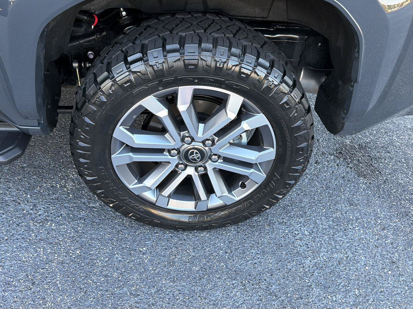 Used 2025 Toyota 4Runner Limited AWD/4WD image 39