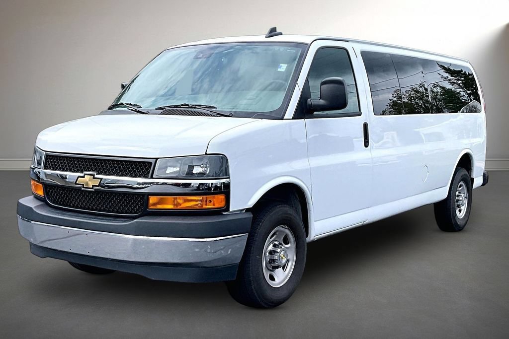 Used 2024 Chevrolet Express 3500 LT w/ LT Preferred Equipment Group RWD image 3
