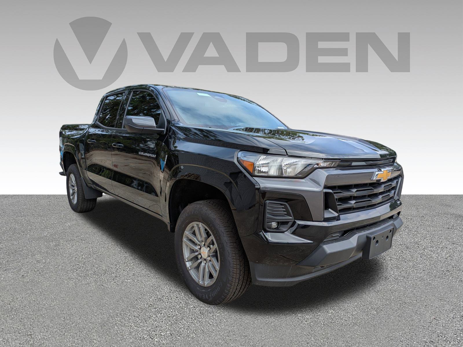 Used 2024 Chevrolet Colorado LT w/ LT Convenience Package II image 2