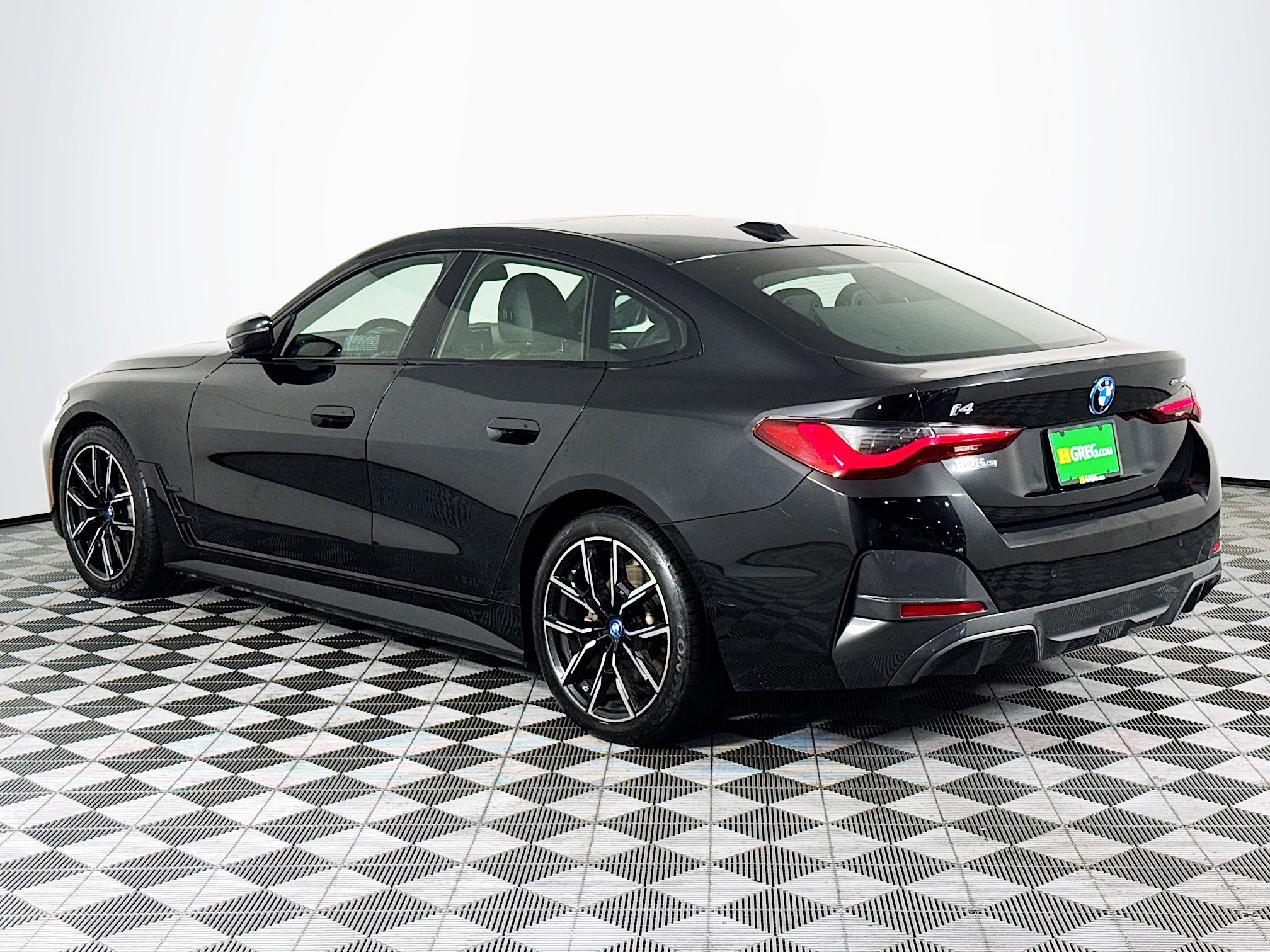 Used 2023 BMW i4 eDrive40 w/ M Sport Package image 6