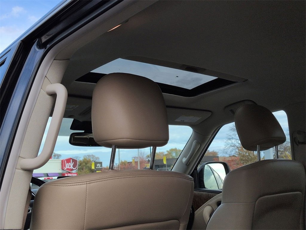 Used 2024 Nissan Armada SL w/ Captain's Chairs Package image 18