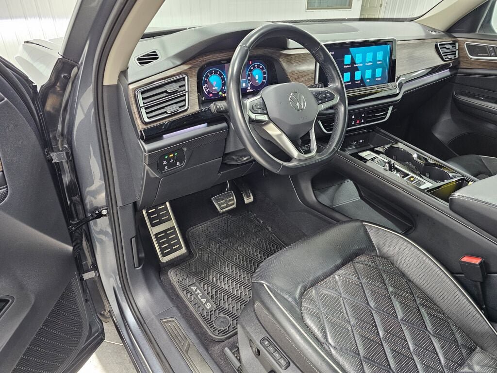 Used 2024 Volkswagen Atlas SEL Premium R-Line AWD/4WD image 30
