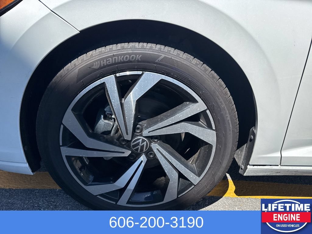 Used 2025 Volkswagen Jetta SEL FWD image 12