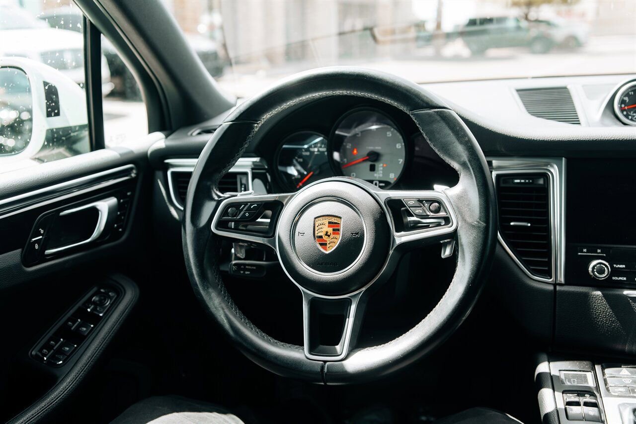 Used 2018 Porsche Macan S image 21