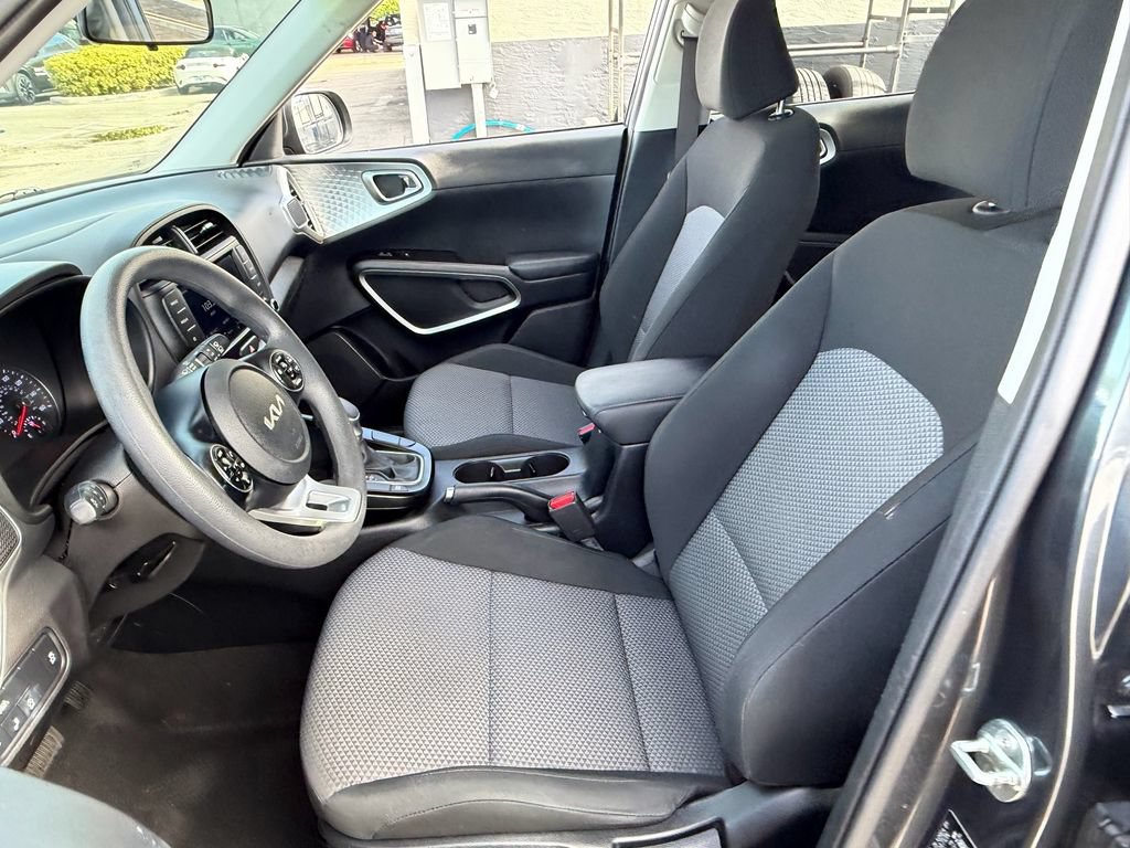Used 2022 Kia Soul LX w/ Technology Package FWD image 10