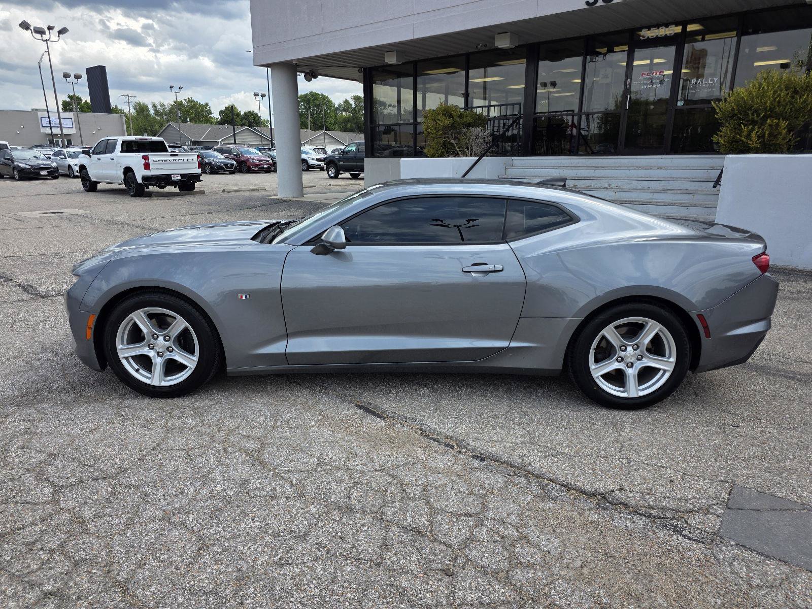 Used 2022 Chevrolet Camaro LT RWD image 8