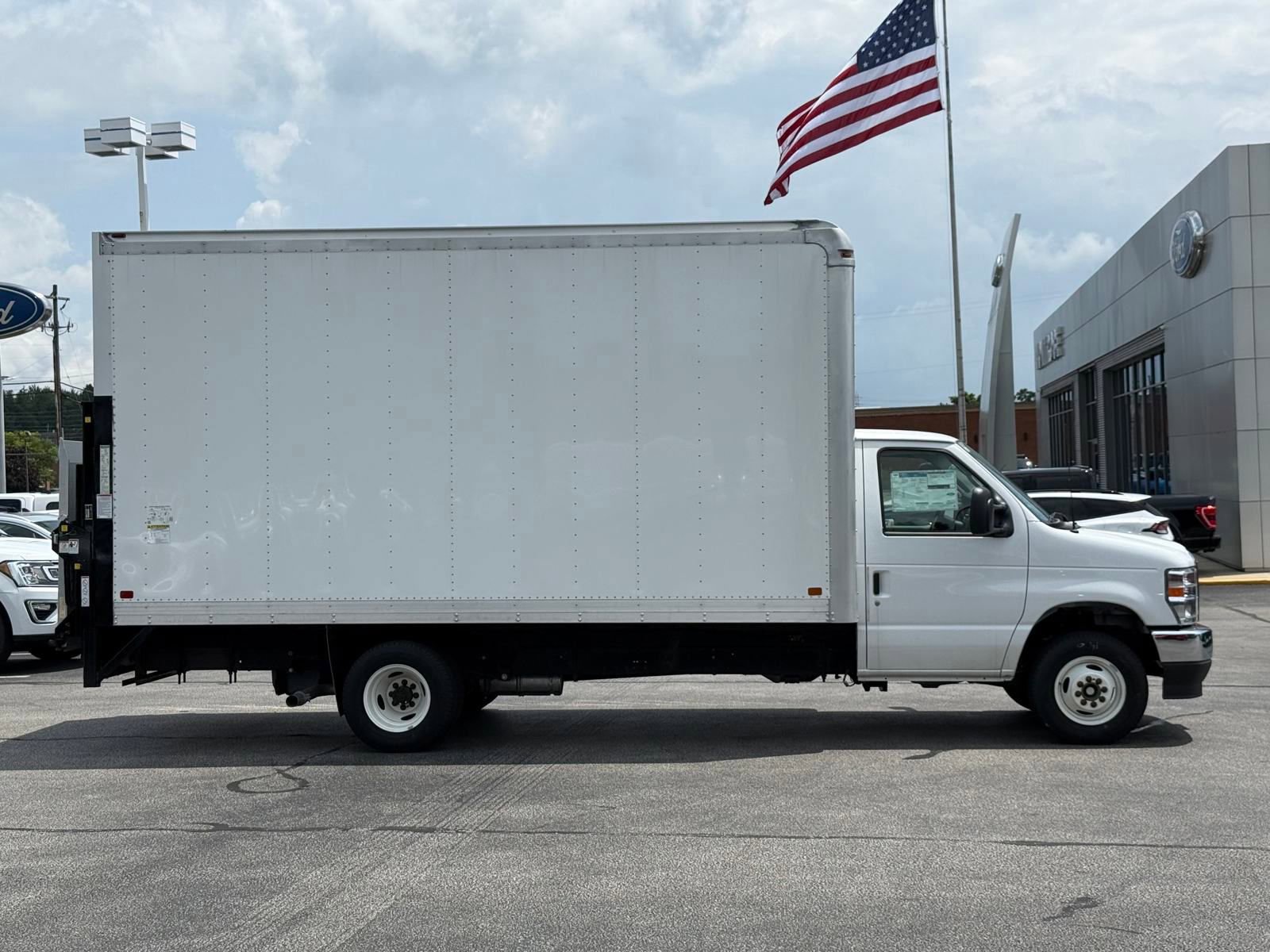 New 2024 Ford E-450 and Econoline 450 Super Duty w/ Power Windows & Locks Group image 7