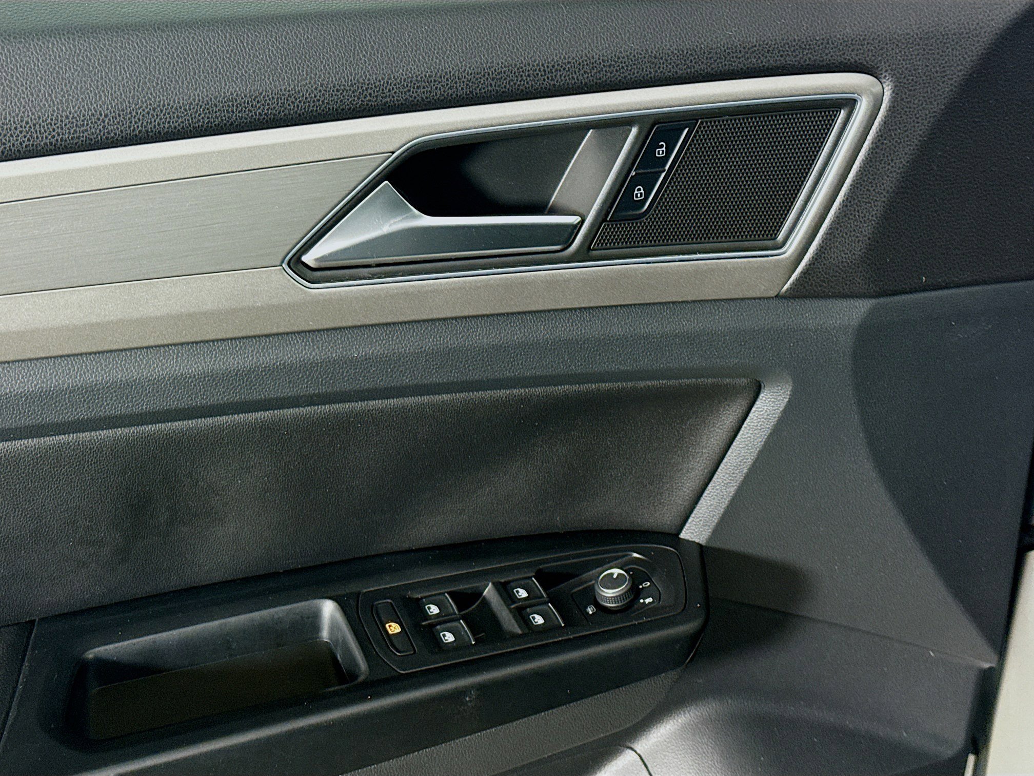 Used 2019 Volkswagen Atlas SE image 24