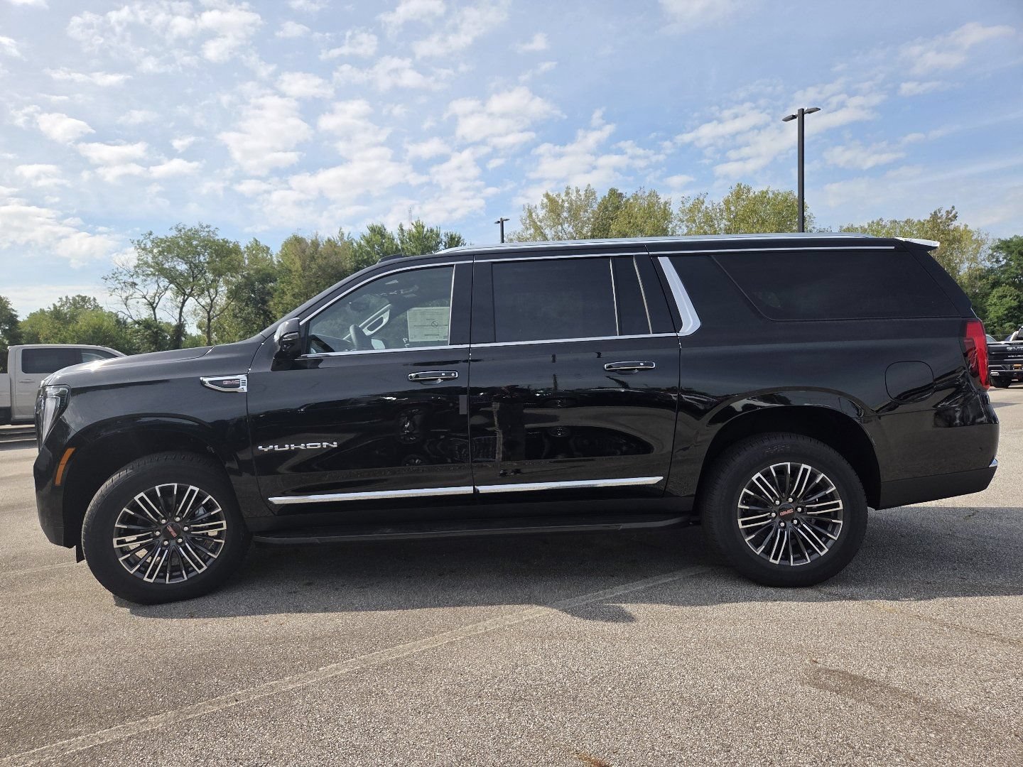 New 2026 GMC Yukon XL Elevation w/ Elevation Premium Package AWD/4WD image 17