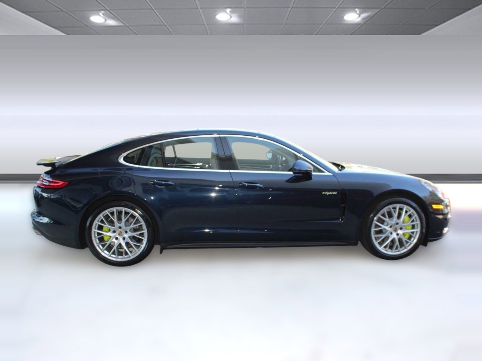 Used 2019 Porsche Panamera 4 image 8