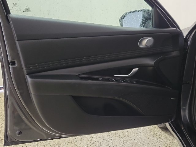 Used 2023 Hyundai Elantra Limited FWD image 21