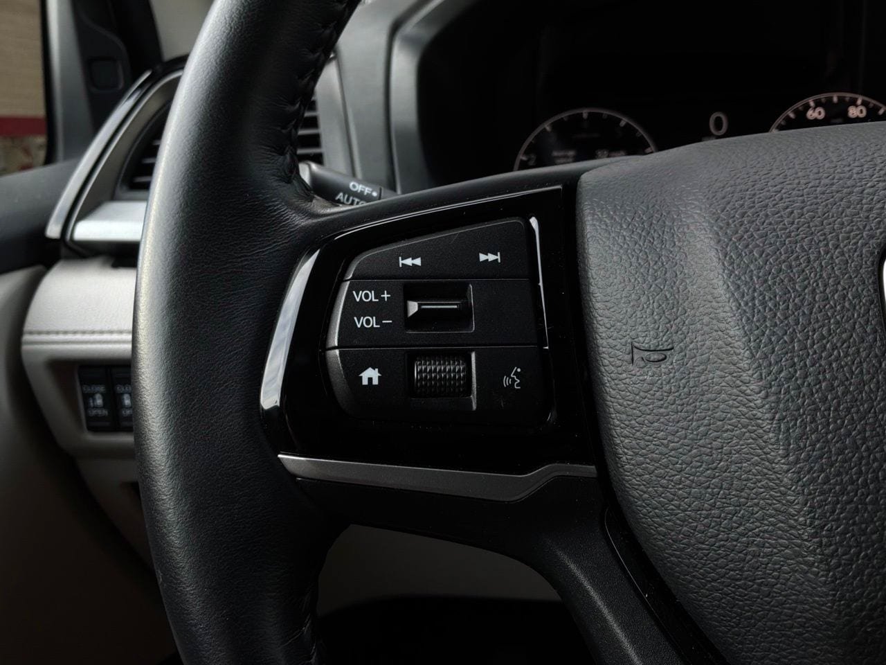 Used 2025 Honda Odyssey Touring image 47
